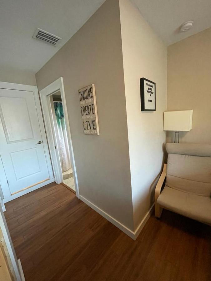 Quaint Guest Room Close To Siesta Key ซาราโซตา ภายนอก รูปภาพ
